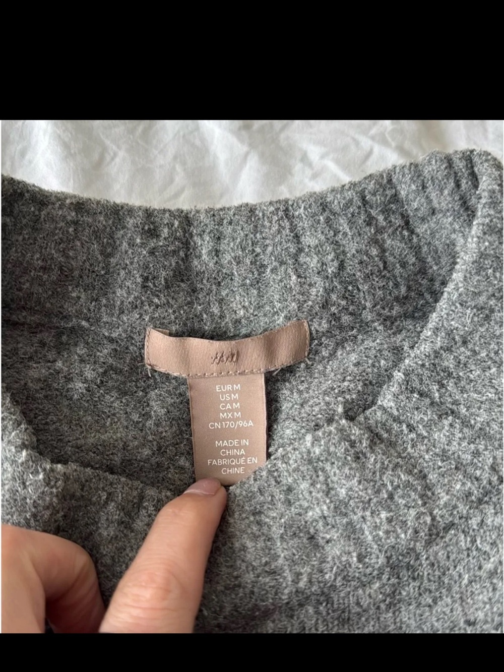 H&M Gray Cropped Knit Sweater - Picture 4 of 4